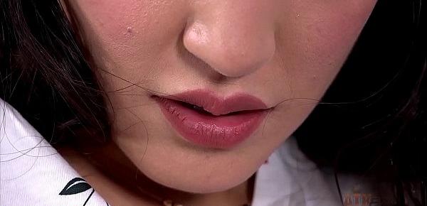  Jericha Jem vibrates her clit to orgasm